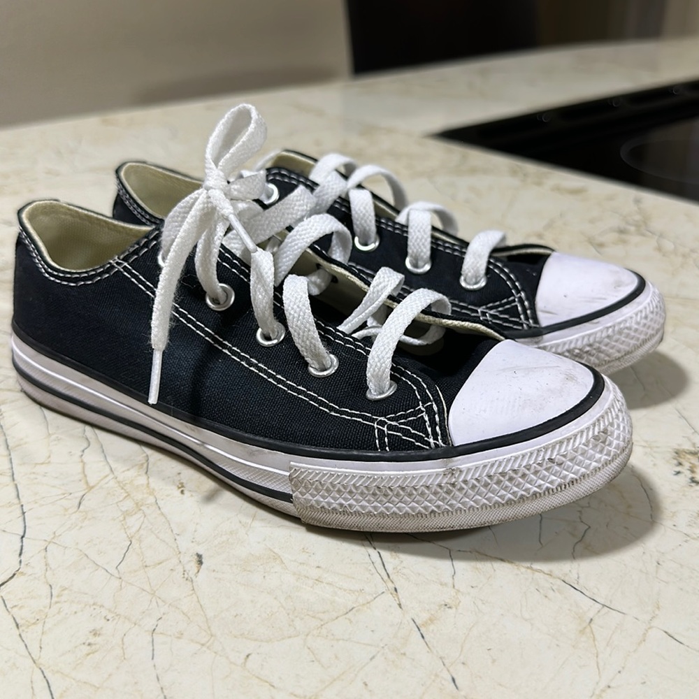 Kids converse size 2